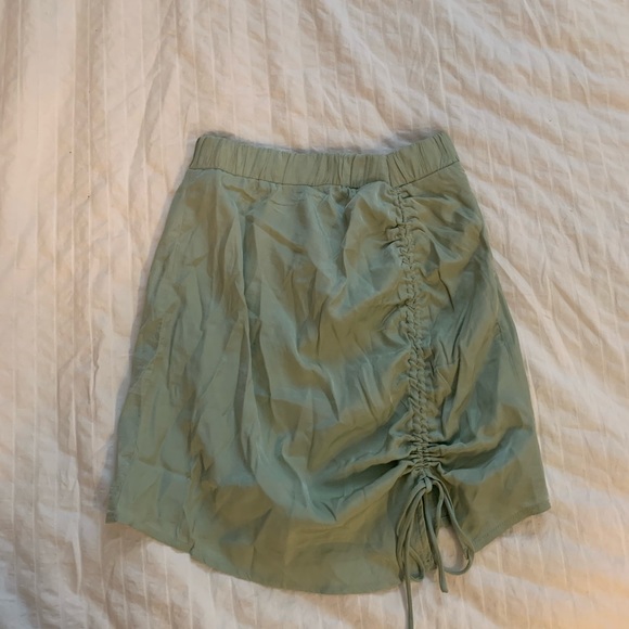 Green Ruched Mini Skirt - Picture 2 of 3